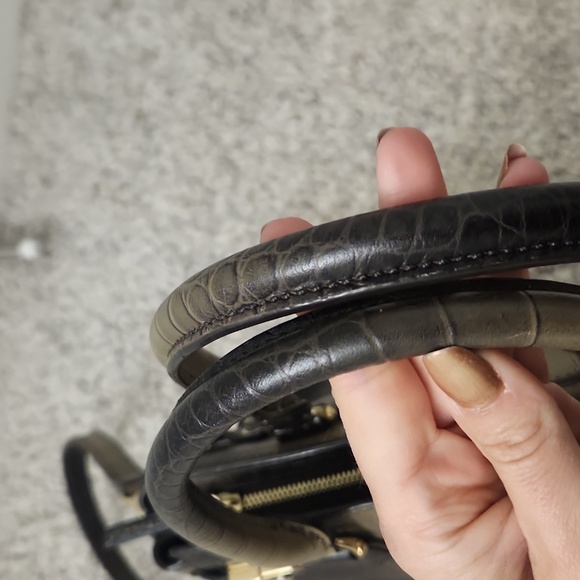 Henri Bendel Black And Olive Ombre Croc Leather - Picture 4 of 7